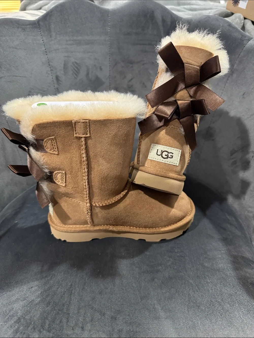 UGG Bailey Bow II Chestnut Boots Kids Size 11 Excellent Condition w/ Box
